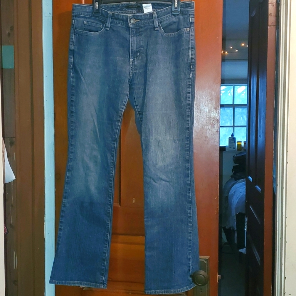 Eddie Bauer Curvy Fit Bootcut Blue Jeans. Size 10.